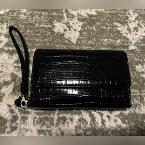 Faux Crocodile-Embossed Patent Leather Clutch Wristlet with Check Holder, Black